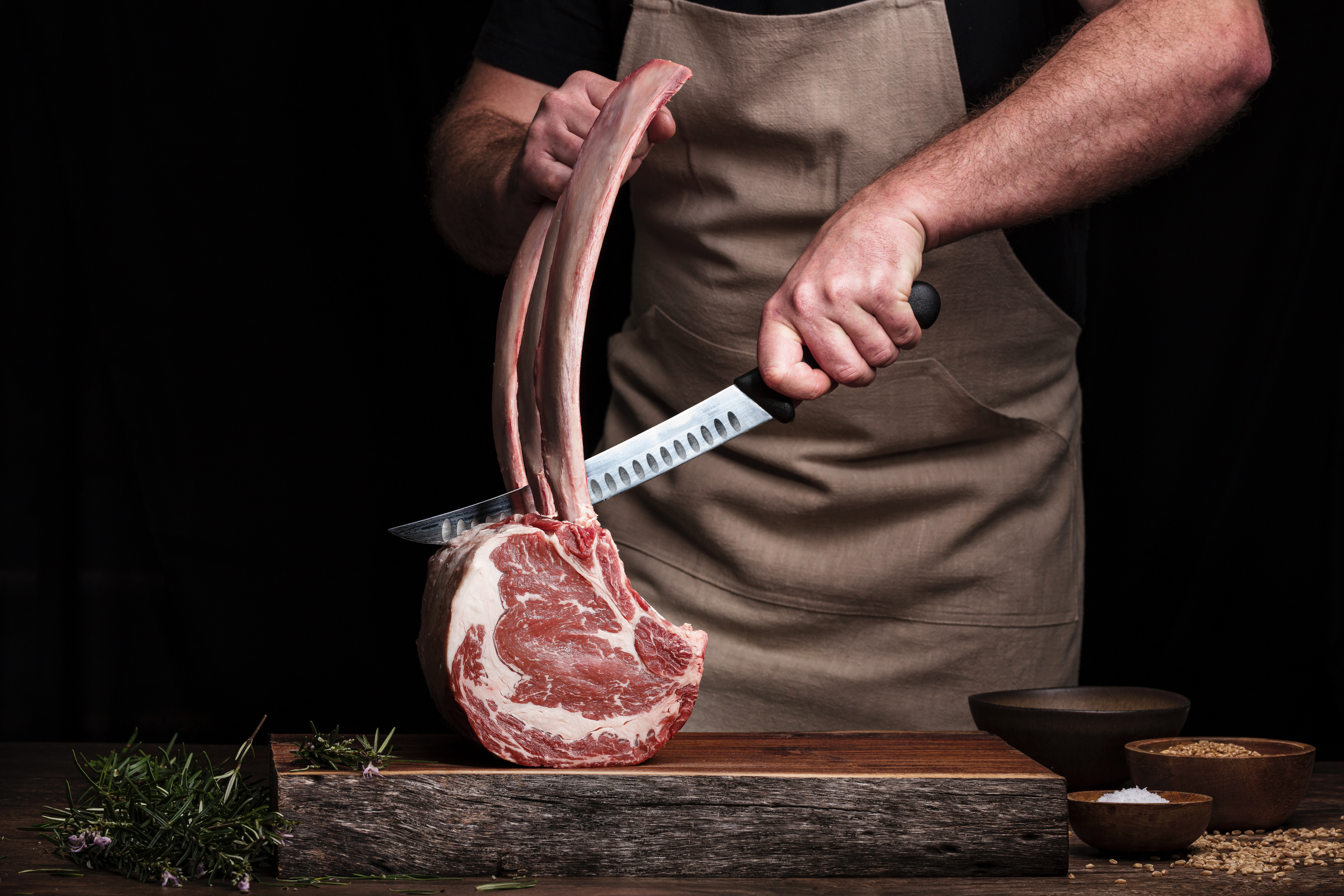Le boucher prépare vos commandes à Charny